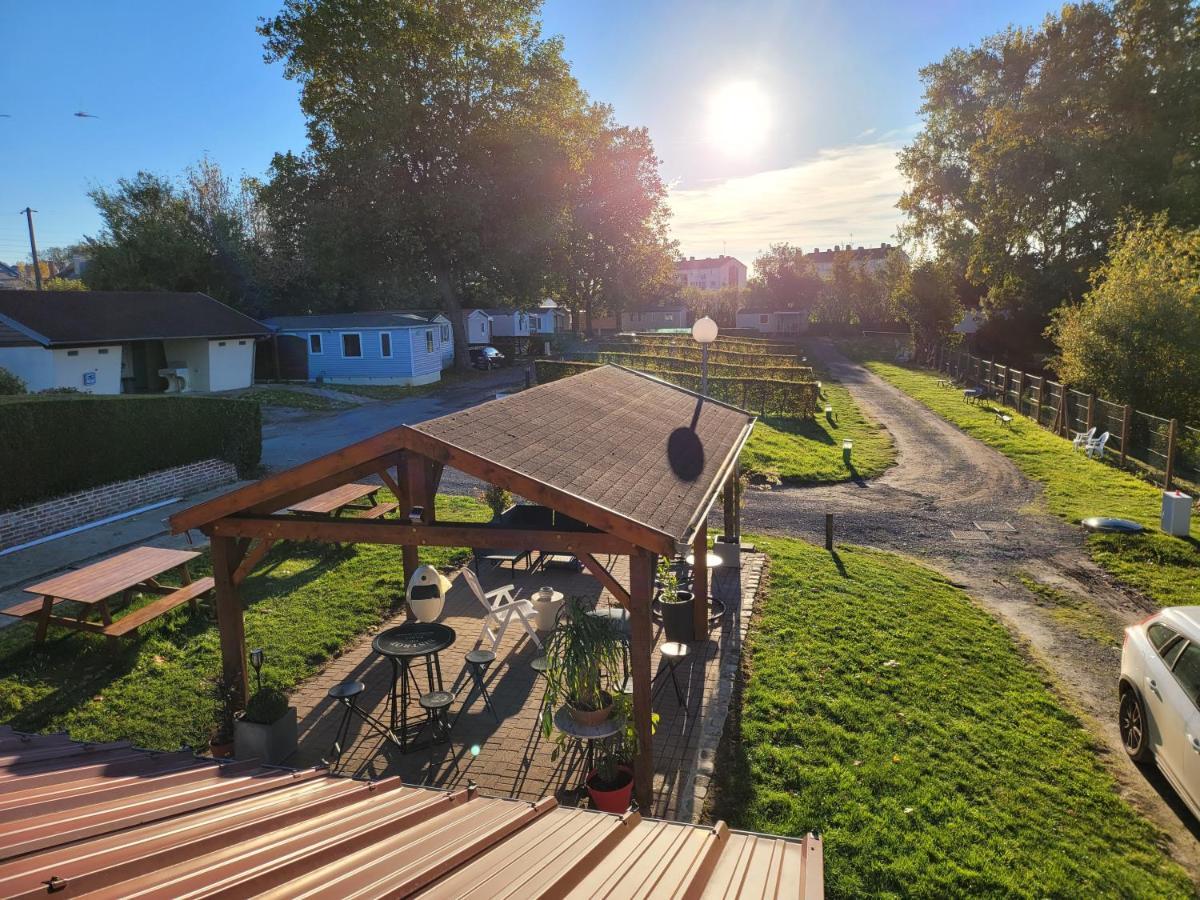 Camping Le Brochet เปโรนน์ ภายนอก รูปภาพ