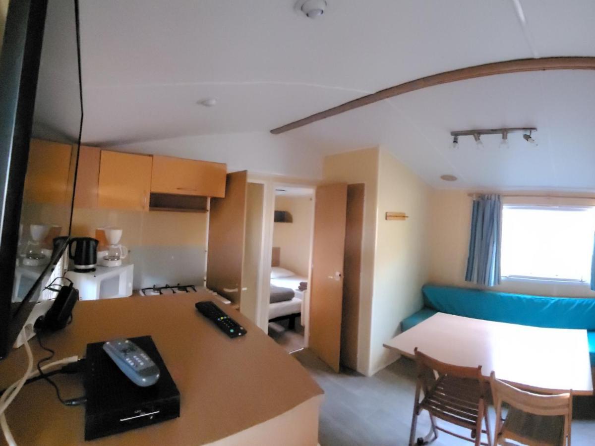 Camping Le Brochet เปโรนน์ ภายนอก รูปภาพ