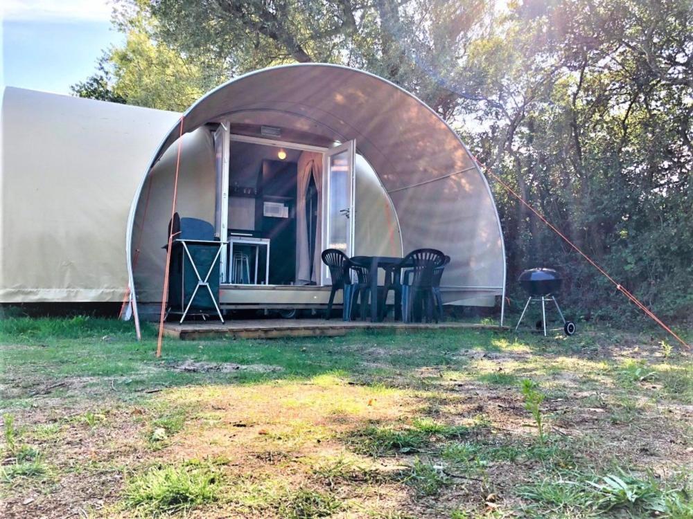 Camping Le Brochet เปโรนน์ ภายนอก รูปภาพ